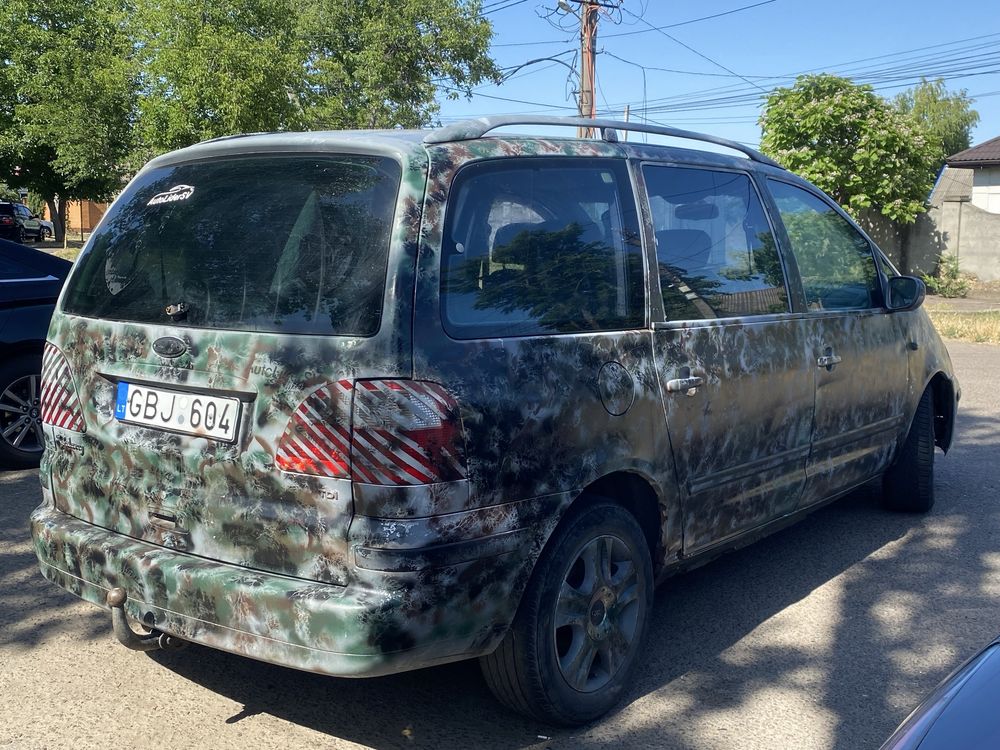 Продам своего форда на уверенном ходу !