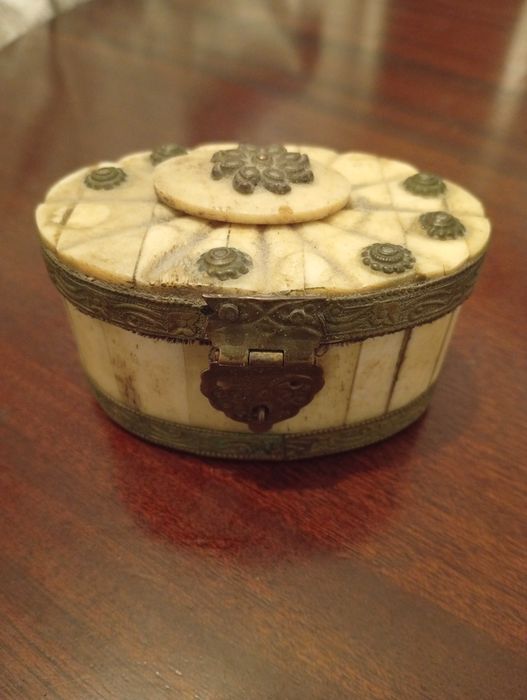 Caixa de jóias em osso de camelo