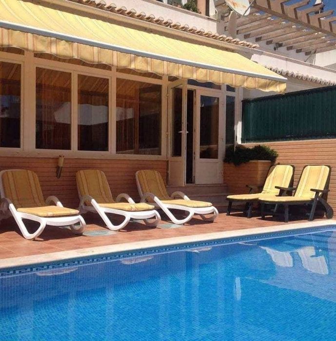 Moradia com piscina privada, 7 min. a pé da praia Armação de Pêra