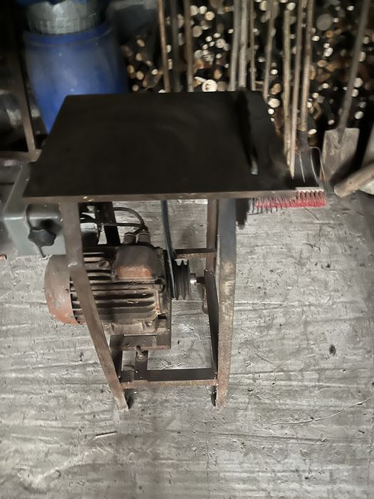 Pila stolowa  trajzega solidna