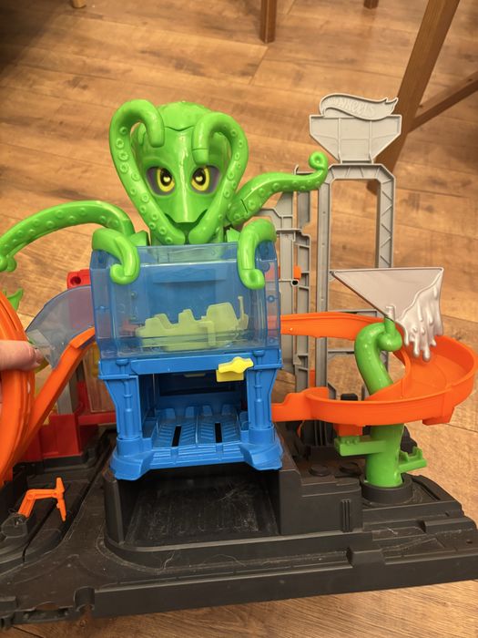 Zestaw Hot Wheels City Ultimate Ośmiornica Myjnia do zabawy z wodą