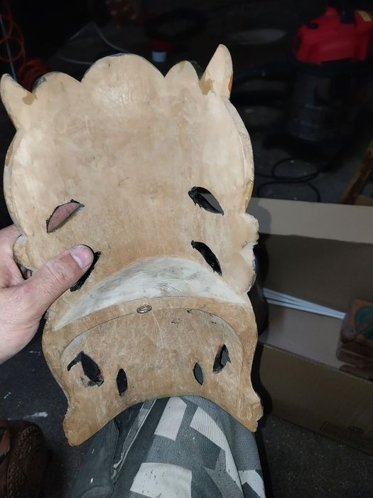 Mascara de madeira feita a mao muito antiga