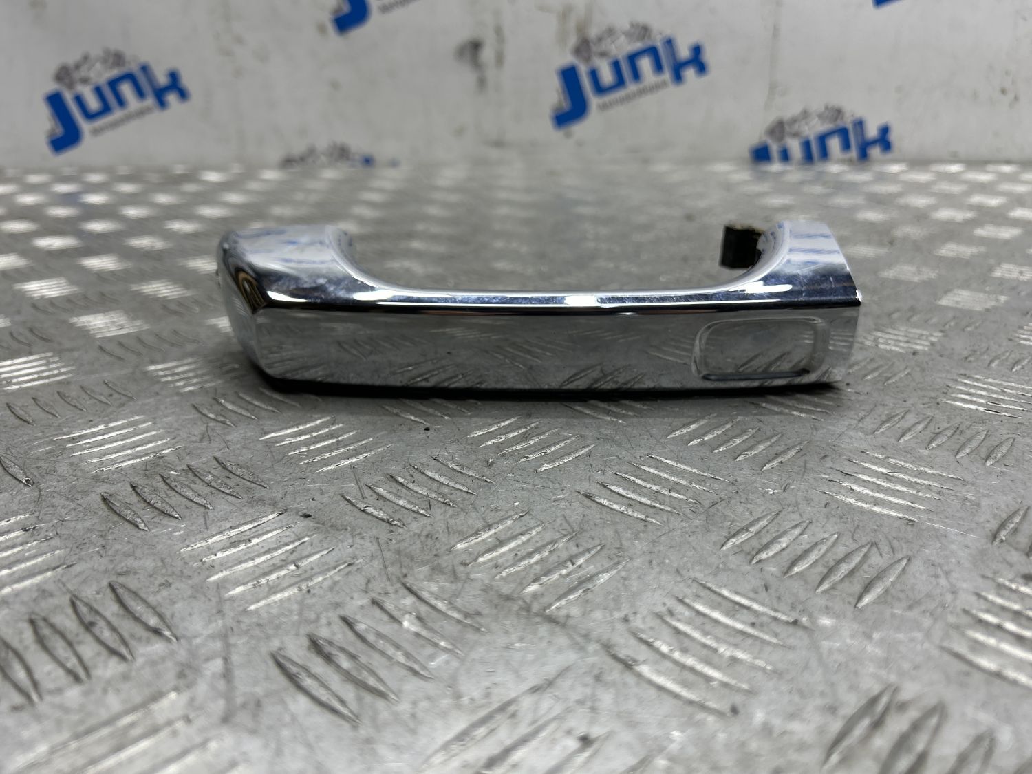 Ручка крышки багажника 25832249 для Hummer H3 2005-2010