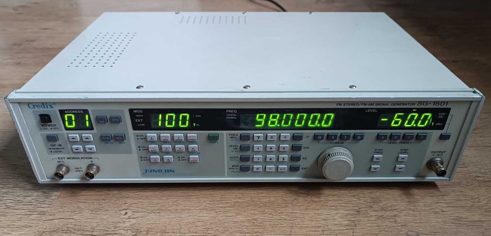 Generator AM/FM stereo Jung Jin SG-1501