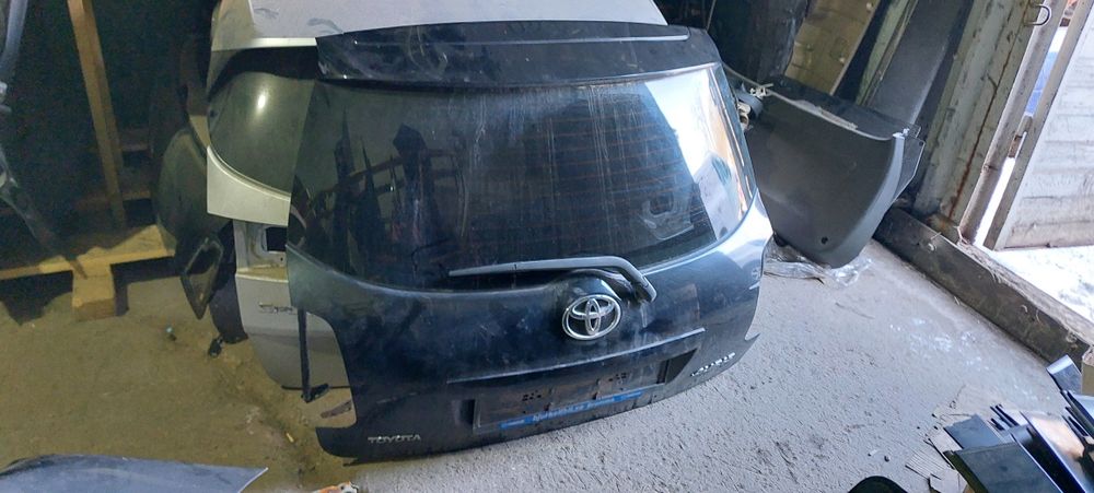 Ляда Toyota Auris 06-12г кришка багажника ауріс