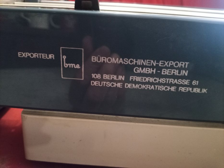 Maquina de escrever antiga marca Erika modelo 32