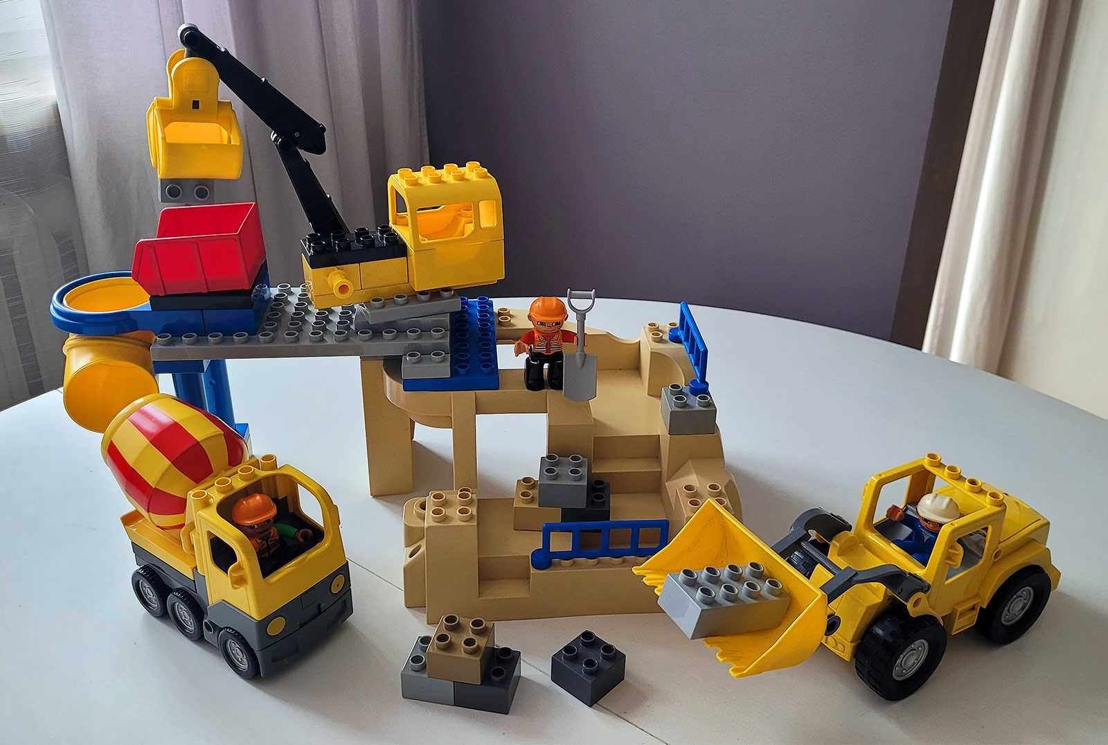 Lego Duplo 5653 – kamieniołom / budowa + Wywrotka 5651 + Traktor 5647