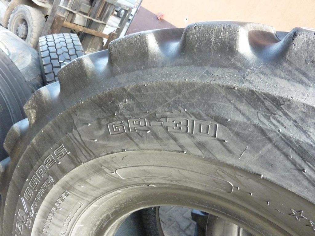 Opona używana  650/65R25 650/65-25 25/65R25 GOODYEAR 3500zł W2386