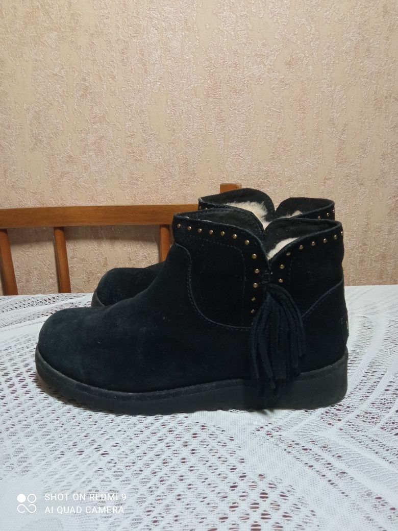 Зимние удобные UGG р.33