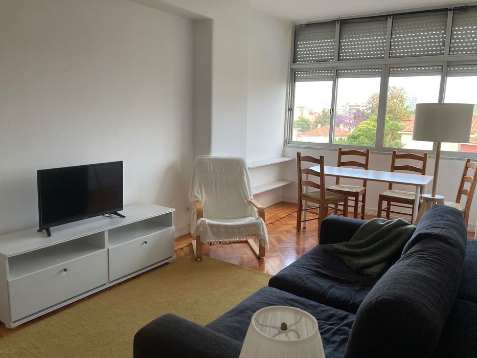 Quarto na Av Estados Unidos da América