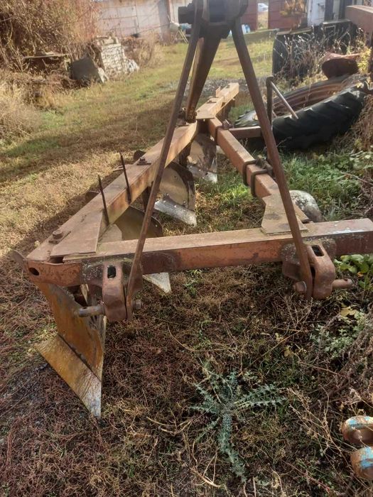 Плуг 5-ти корпусний на тонкому брусі