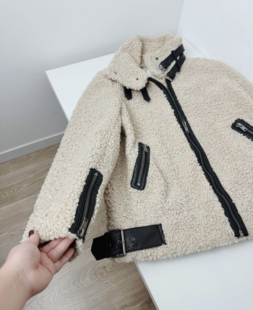 Zara Куртка з овчини розмір L
