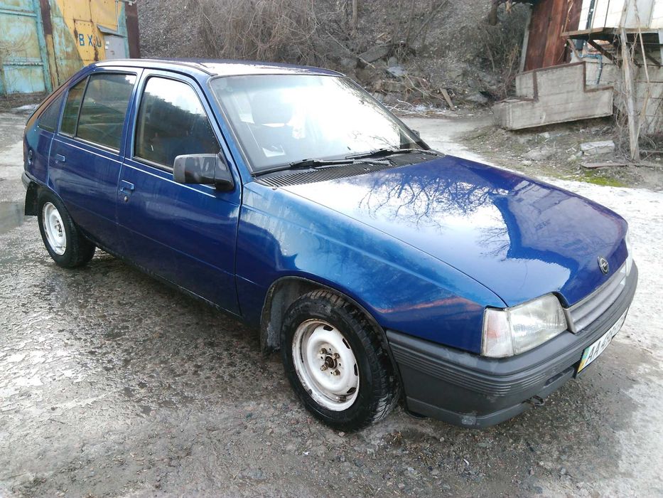 Opel kadett 1989 року