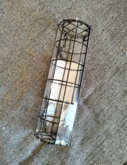 Karmnik dla ptaków wiewiórek gryzoni koszyk metalowy na orzechy