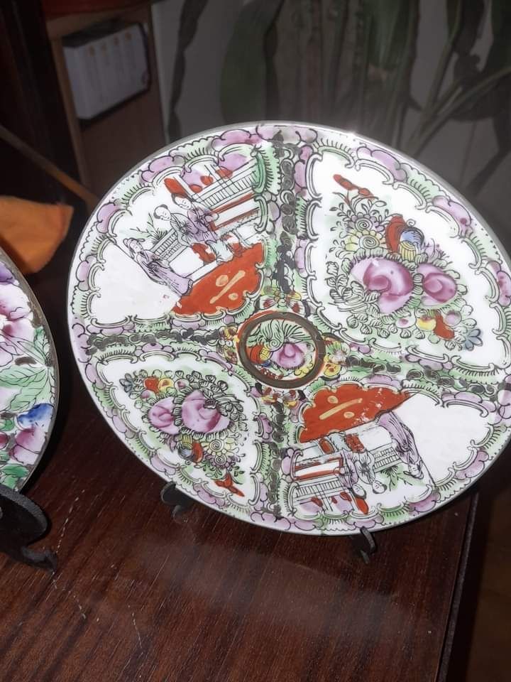 Pratos decorativos  antigos em porcelana chinesa