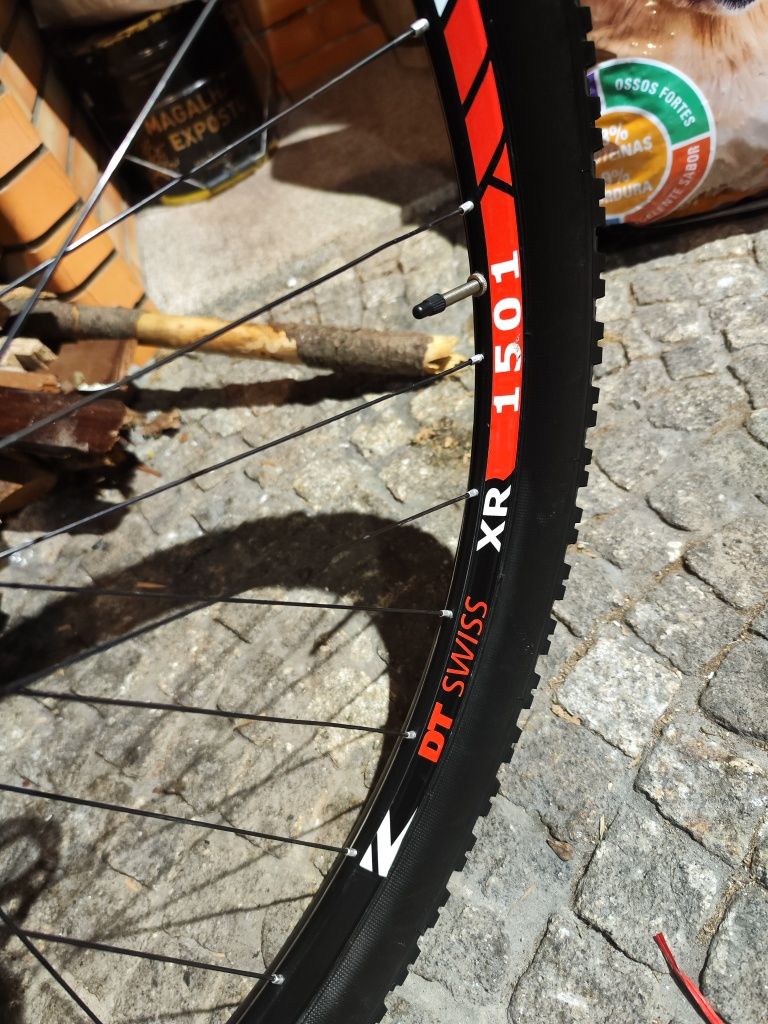 Specialized Epic Comp Carbono
Amortecedor Fox Brain 
Suspensão Rocksho