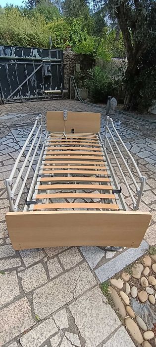 Cama de hospital articulada electrica
