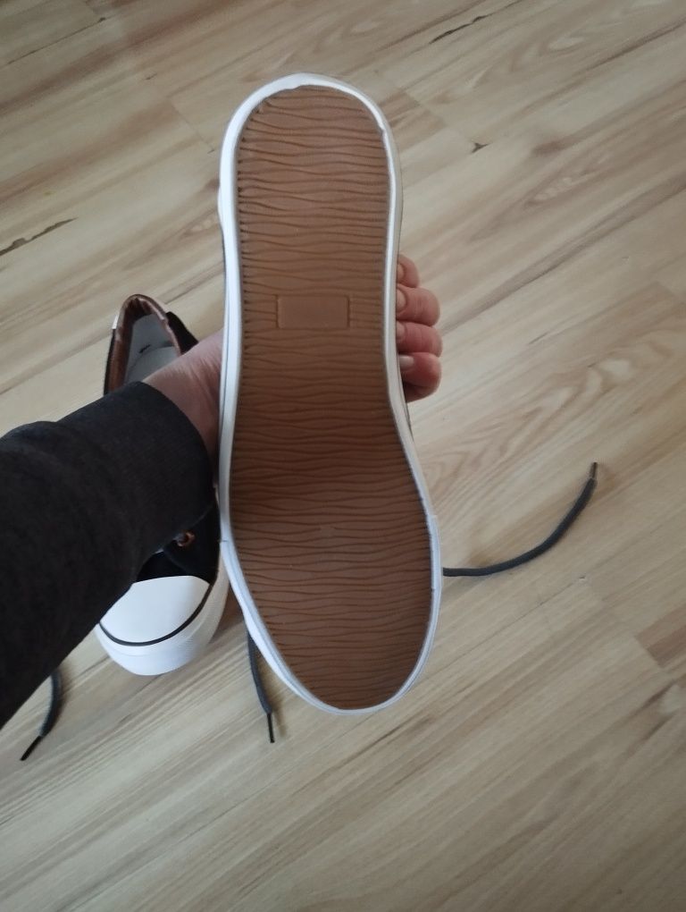 Buty halówki rozmiar 41 ,wkładka 26cm