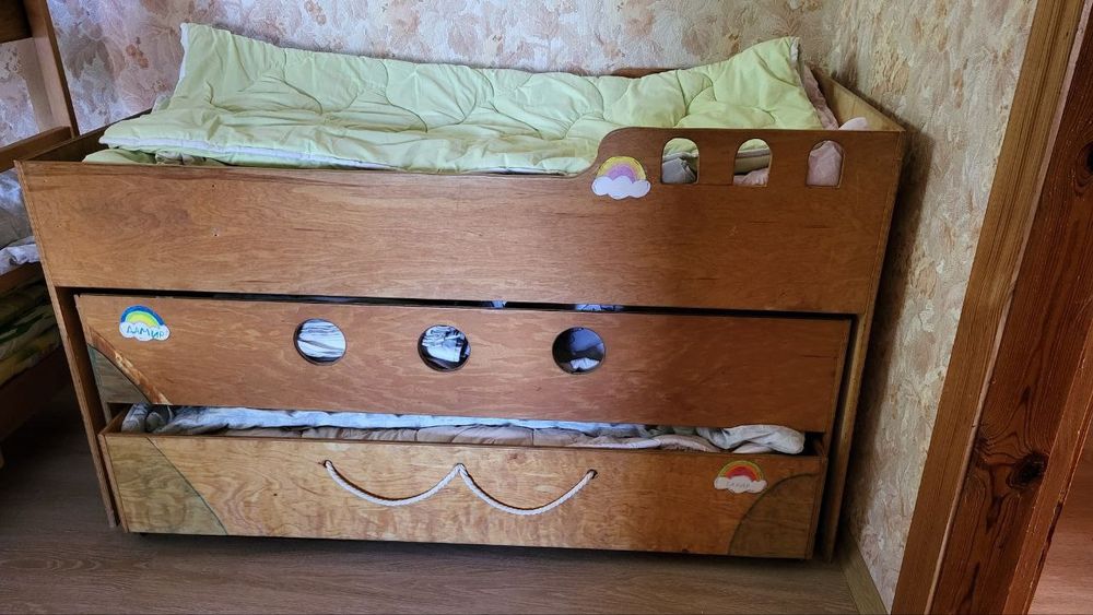 Дерев'яне дитяче ліжко з ящиками/ трьохярусне дитяче ліжко/ для садка