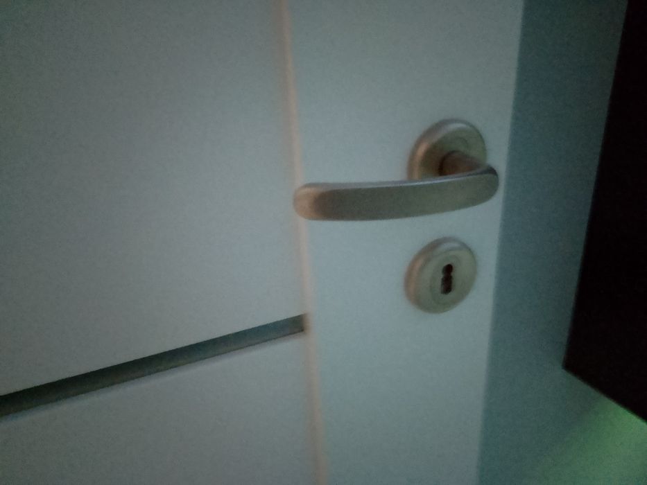 5 sztuk klamek satynowych 3 na klucz i 2 łazienkowe