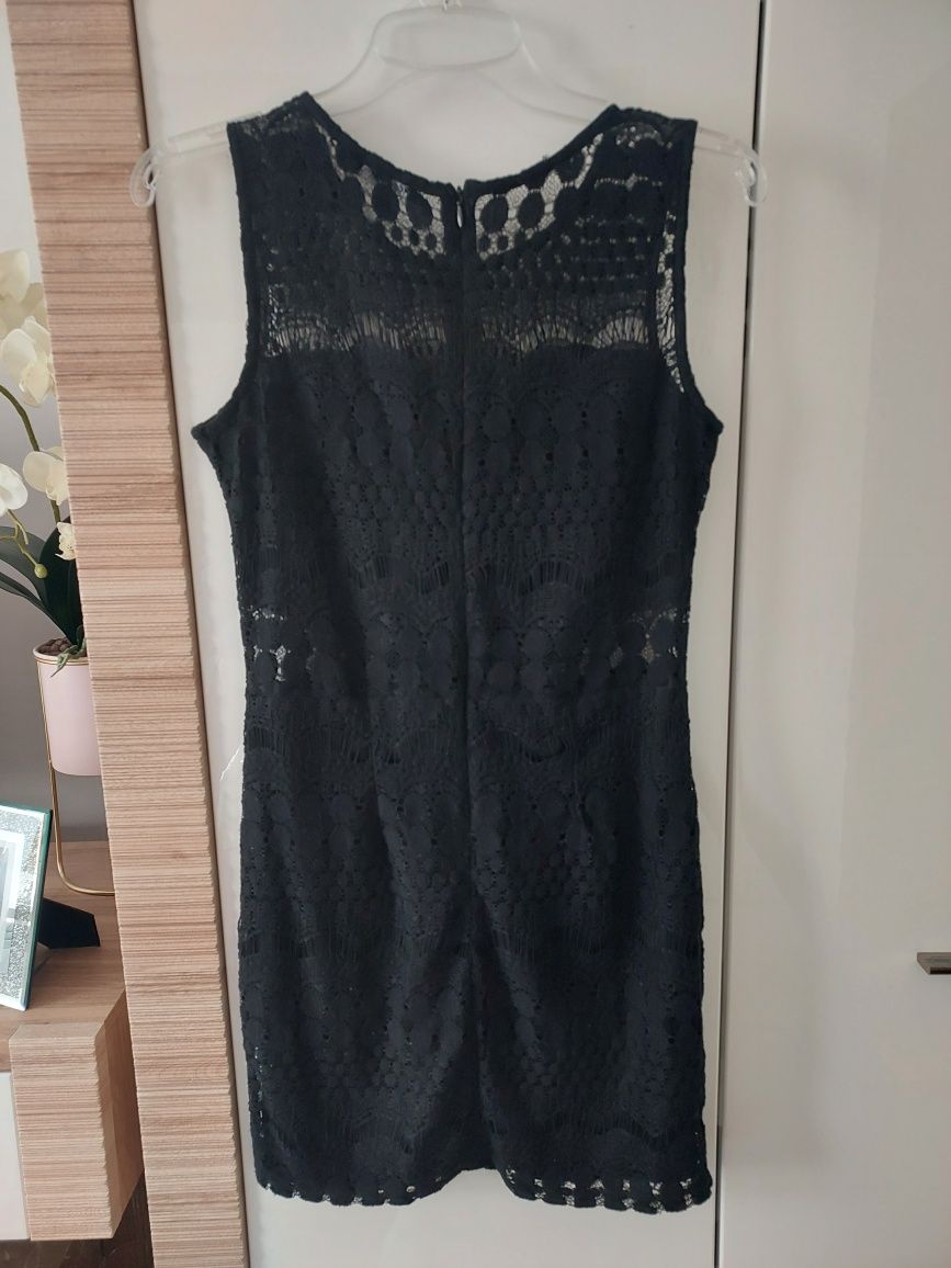 Czarna sukienka cropp