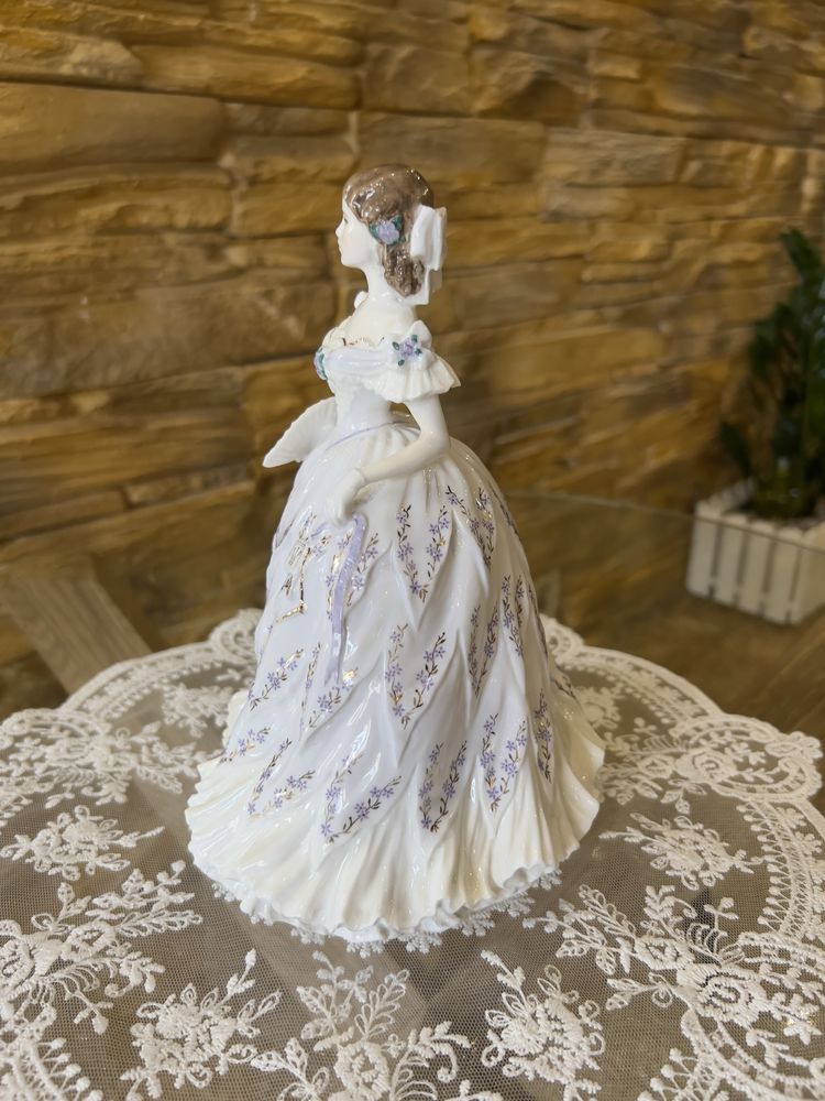 Порцелянова статуетка Дівчина  Royal Worcester The Last Waltz