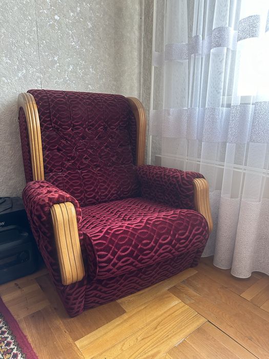 Диван та два крісла. Віддамо безкоштовно. Самовивіз