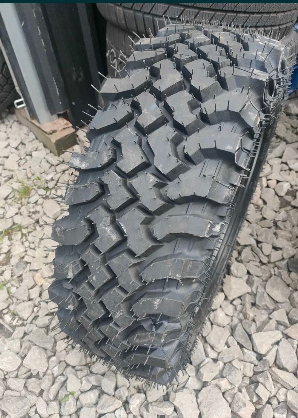 Шини для бездоріжжя 235/70/16