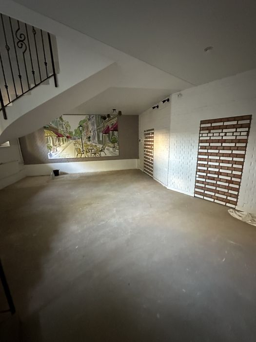 Продаж приміщення в новобудові з окремим входом центр міста 85 метрів