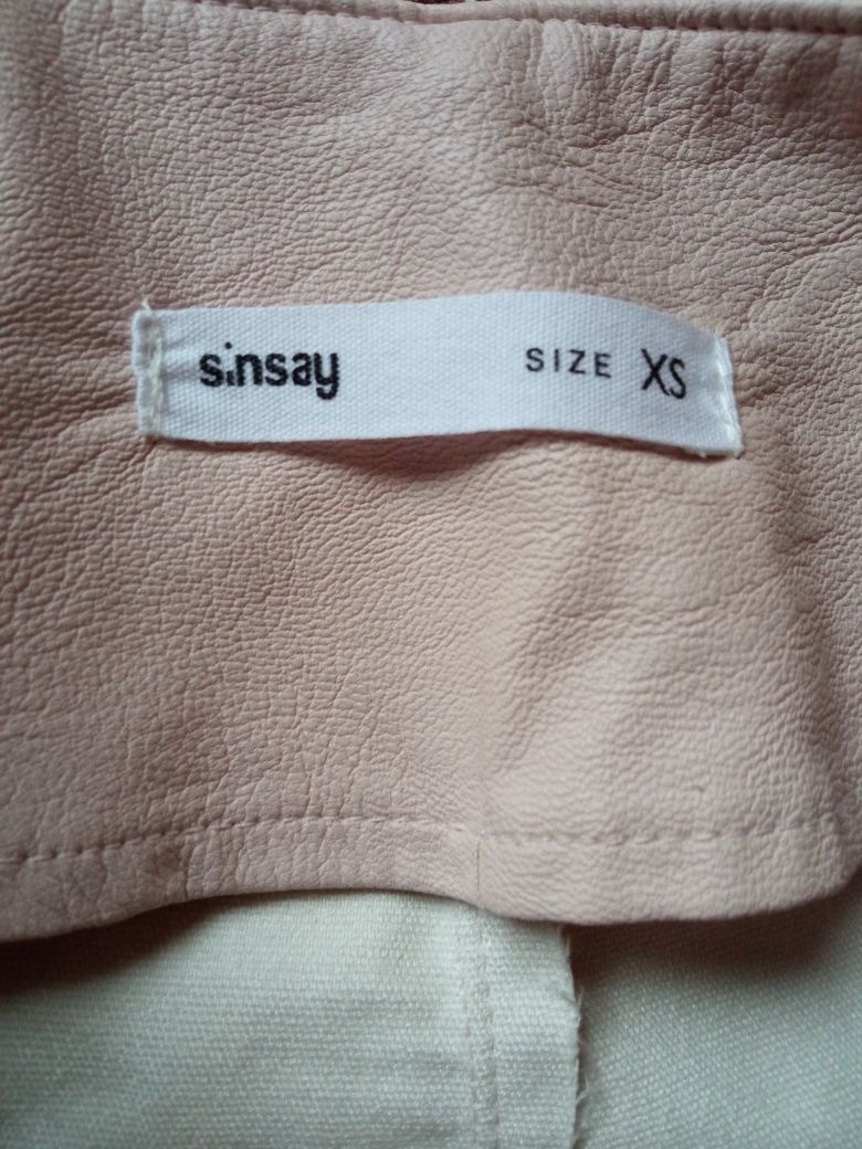 Nowe spodnie z ekoskóry XS Sinsay