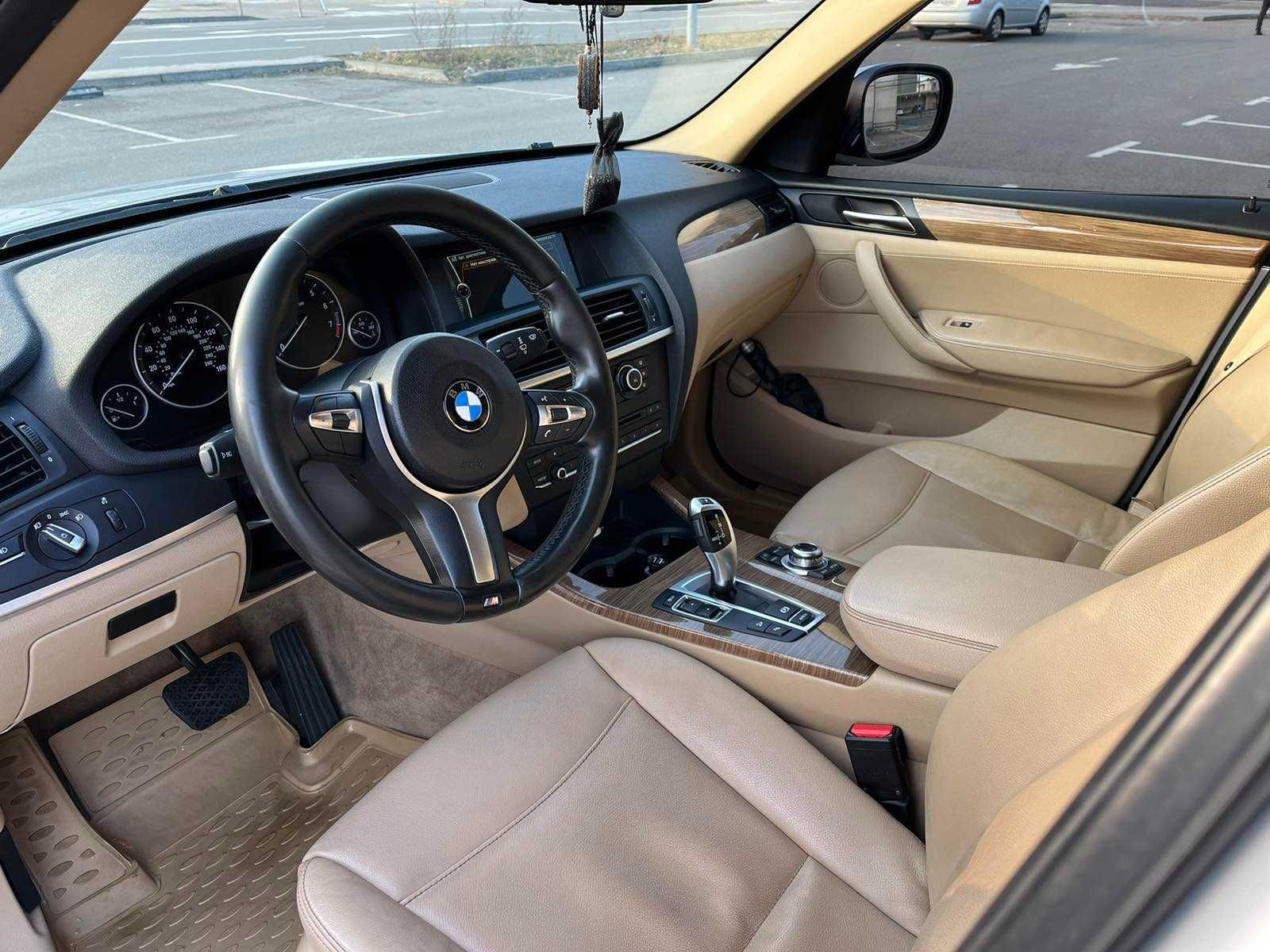 Автомобіль BMW X3 2012 року