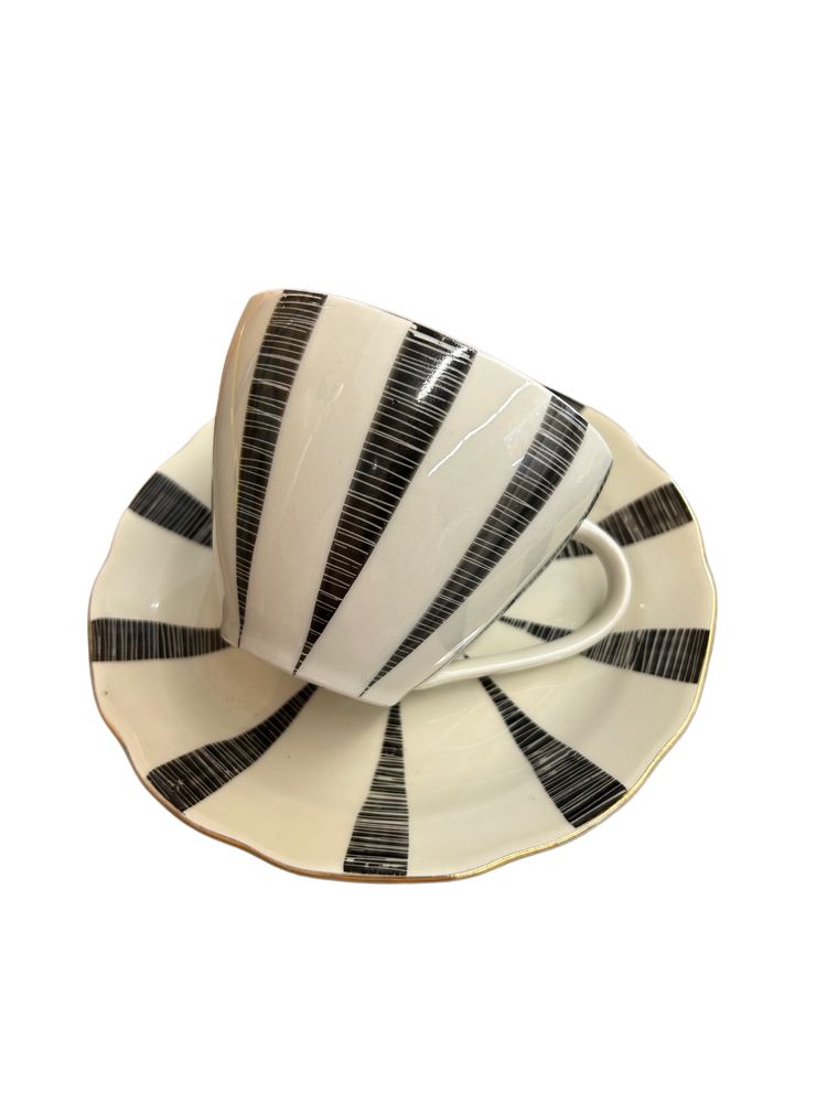Porcelanowa filiżanka w paski Bułgaria nr.7892