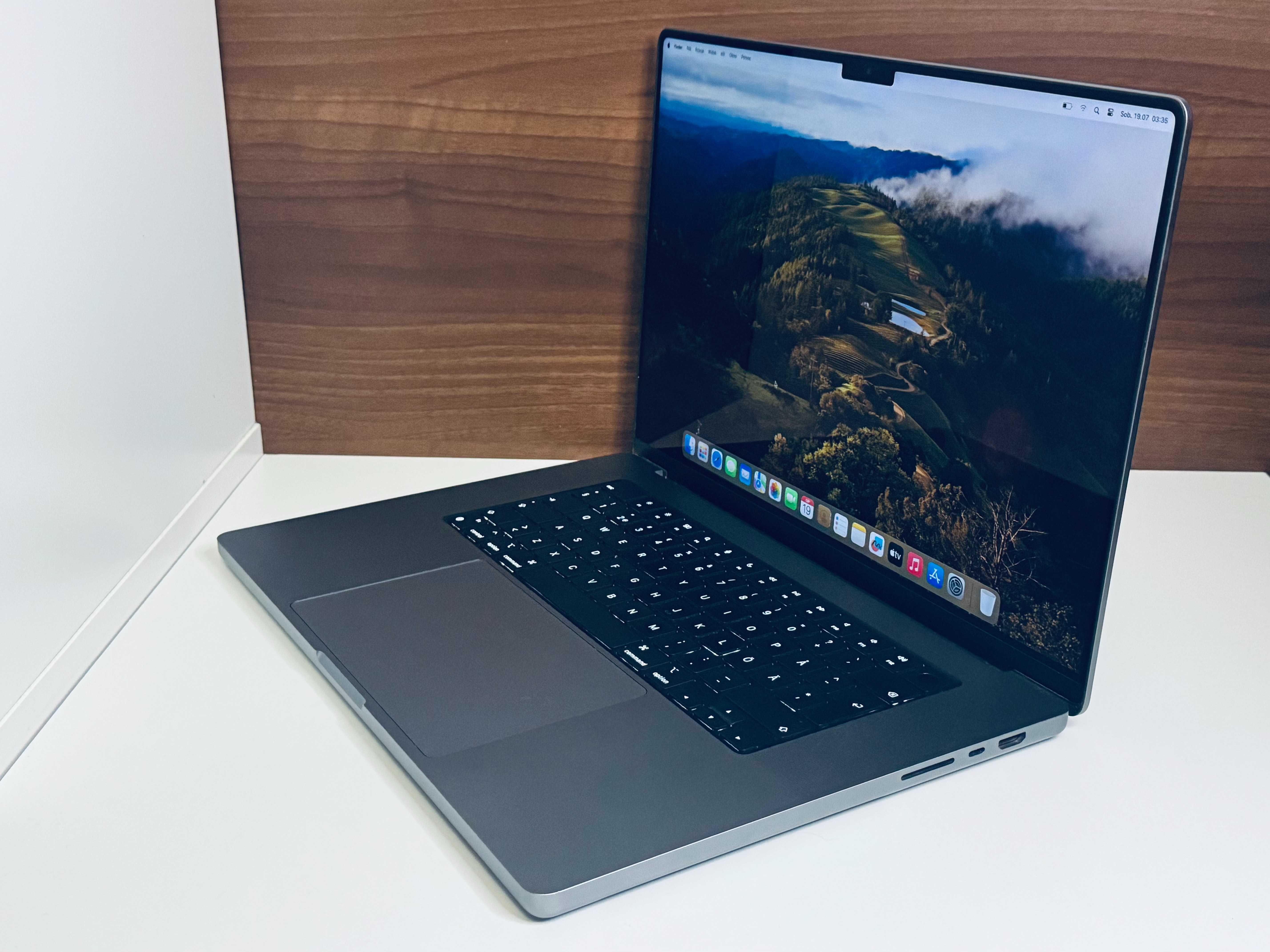 MacBook Pro 16 2021 M1 Pro 87% Kondycji 16GB RAM 512GB SSD Space