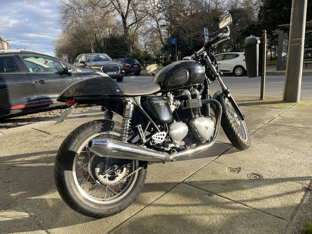 Triumph Thruxton 900