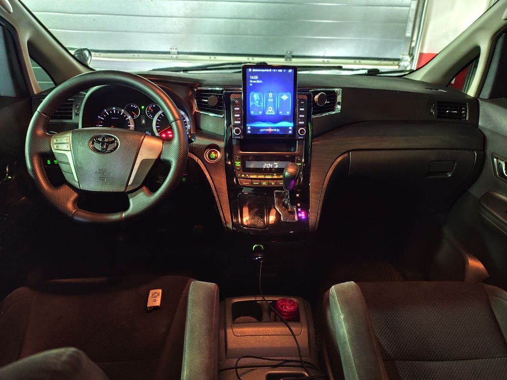 Toyota Vellfire минивэн