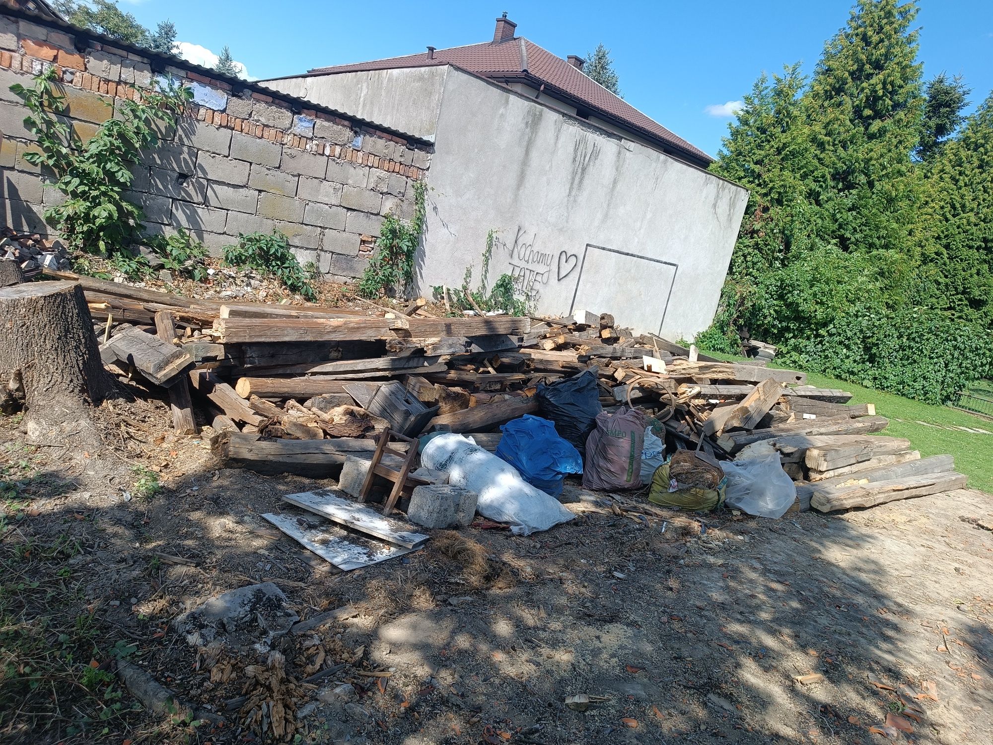 Stare drewno konstrukcyjne.