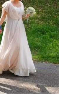 Piękna muślinowa sukienka ślubna