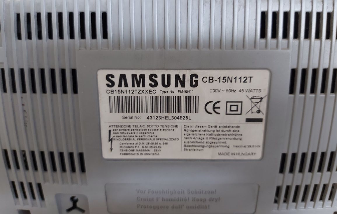 TV Samsung pequena