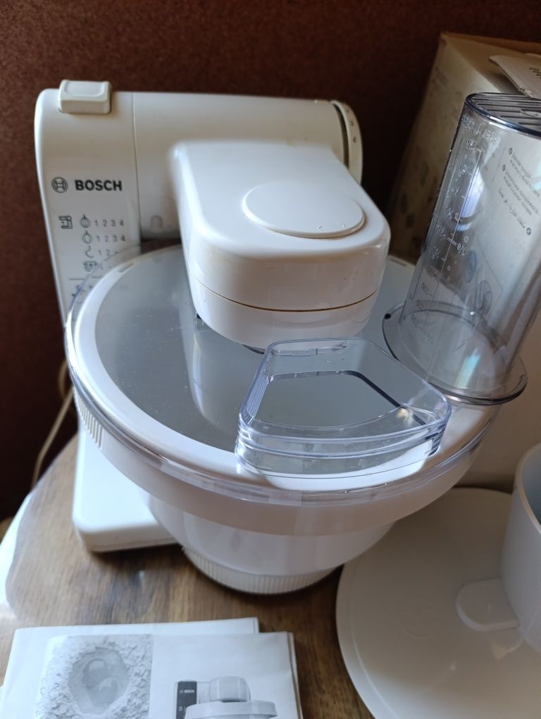 Німецький кухонний комбайн Bosch  MUM4406/5 в ідеалі