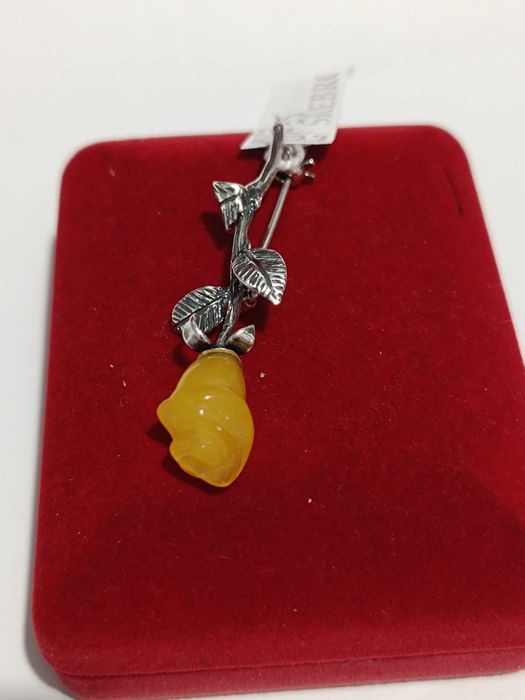 Srebrna broszka liście z mlecznym bursztynem, srebro próby 925