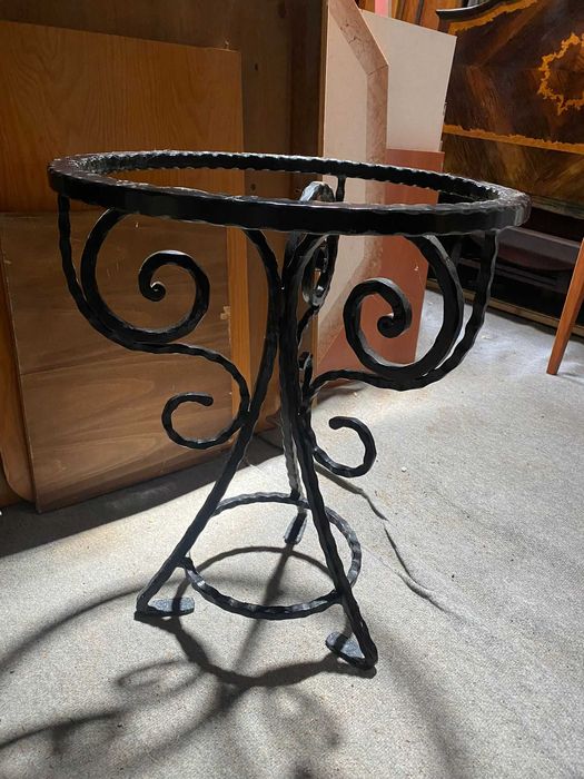 Mesa em ferro c/ tampo de granito vermelho