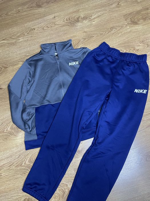 Dres Nike L (147-158)