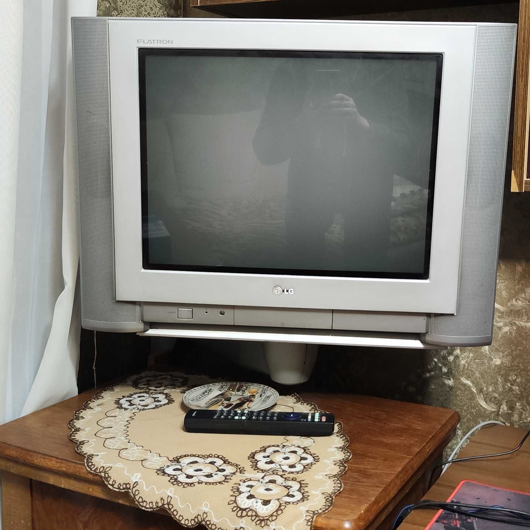 Телевізор LG FLATRON діагональ 26 см