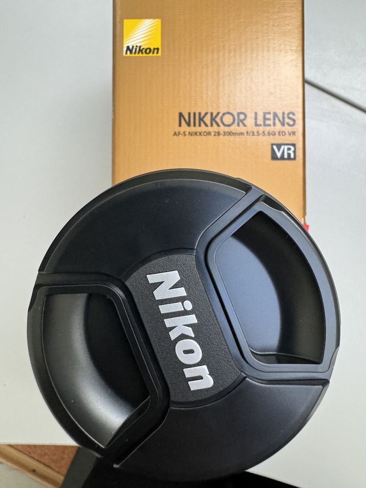 Об'єктив Nikon 28-300mm f/3.5-5.6G VR AF-S ED Nikkor