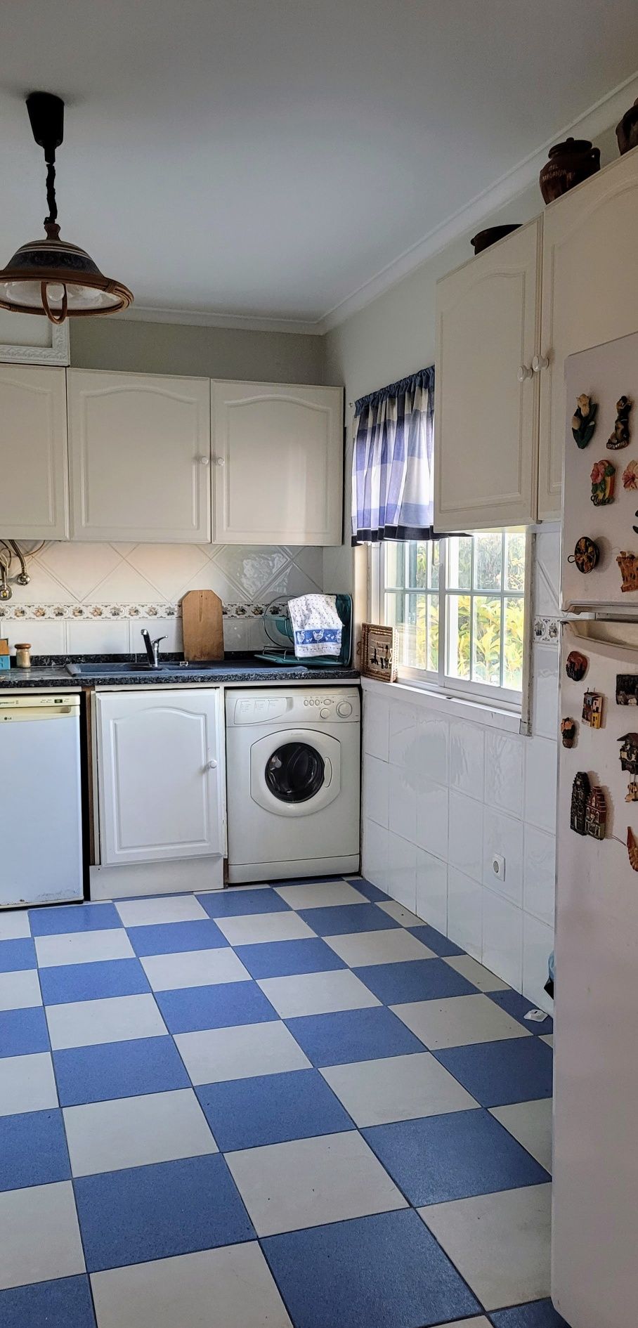 Quarto com WC privado para professora ou estudante do sexo feminino.