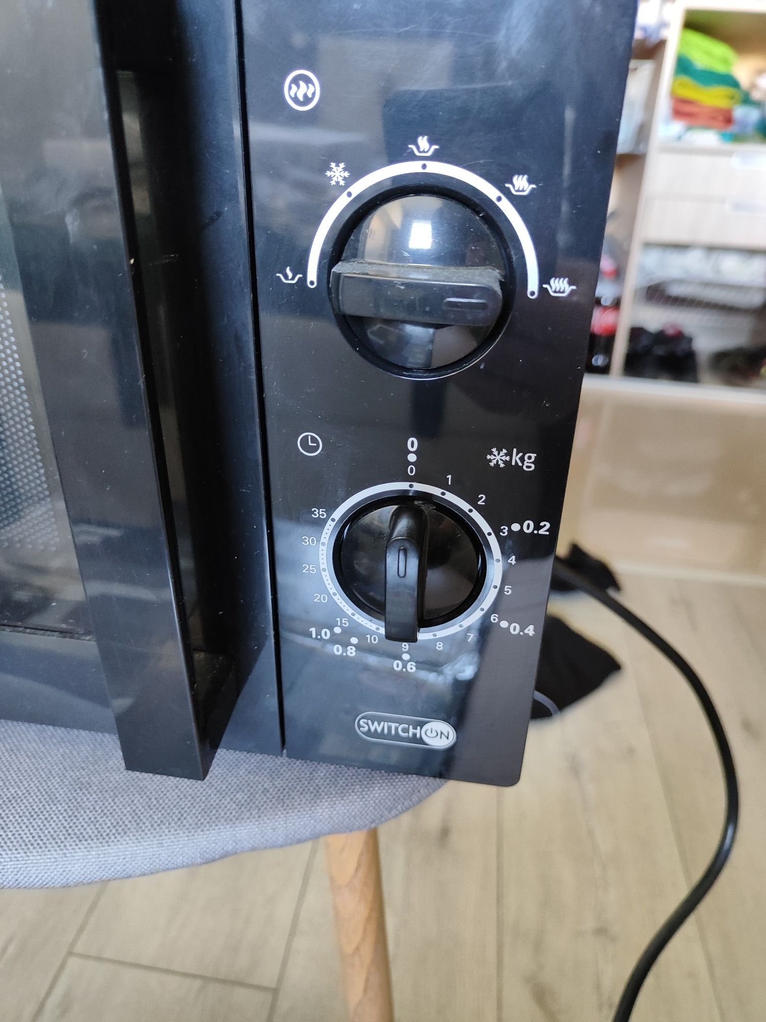Mikrofala mikrofalówka switch on 700w