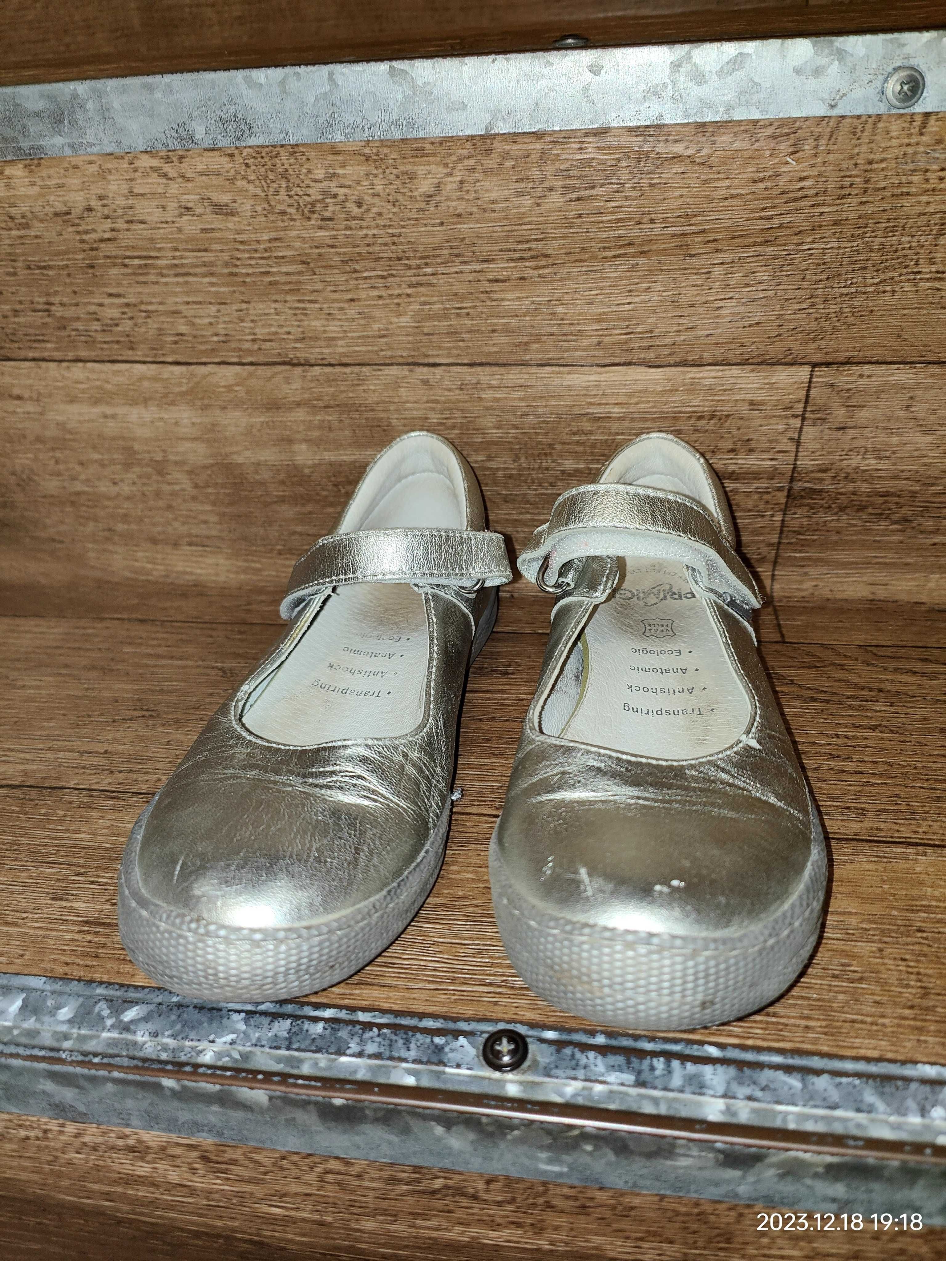 Туфлі лодочки сріблясті натуральна шкіра 32р. Primigi