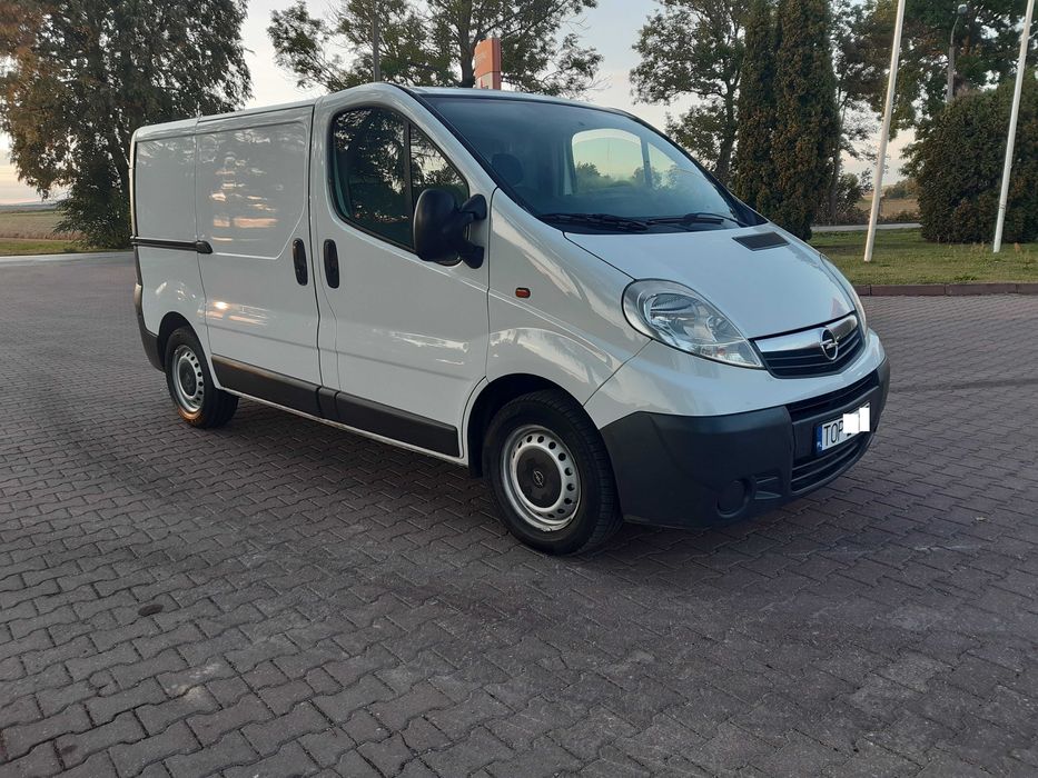 Opel Vivaro 2,0 CDTI 115 KM niski przeb. klima cały oryginał