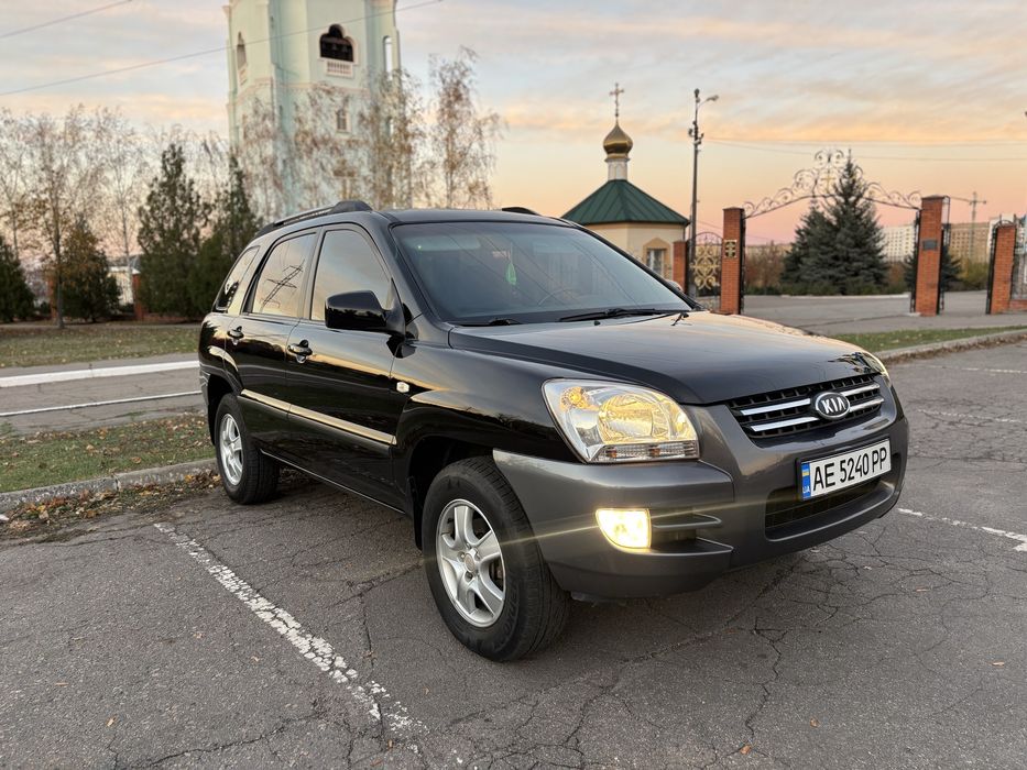 KIA SPORTAGE 2.0 бензин черный как надо