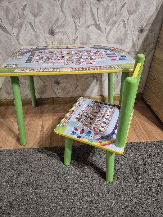 Дитячий столик зі стульчиком